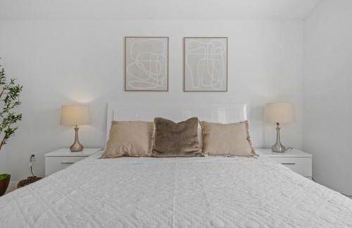 Stunning 4-bedroom Villa w/ Pool - Close to Disney Parks and Gulf Courses! - Photo 20