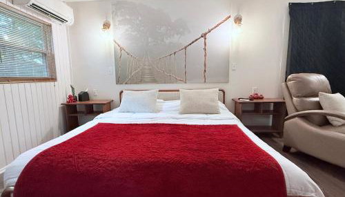 Charming Romantic Lakefront Cottage or Guest Room Depending on Availability Near Golf - Foto 2