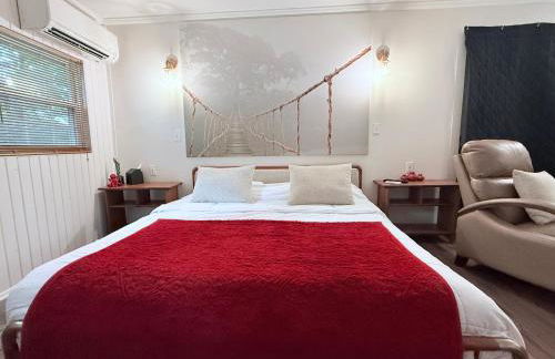 Charming Romantic Lakefront Cottage or Guest Room Depending on Availability Near Golf - Foto 2