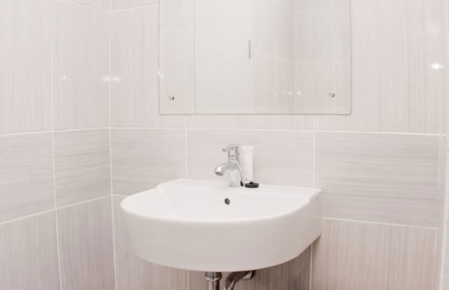 Minimalist And Cozy Studio At Vasanta Innopark Apartment - Photo 18