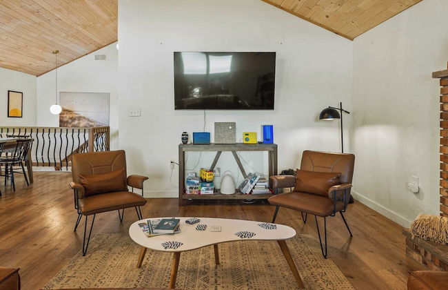 Lake Daze by Avantstay Lakefront w/ Modern Interior, Enclosed Porch & Hot Tub - Foto 9