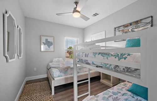 Modern Beach House with Fire Pit and Swimming Pool - Foto 31