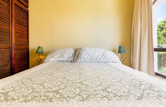 Birds-eye view of the ocean in nicely priced unit on top floor in Flamingo - Photo 3