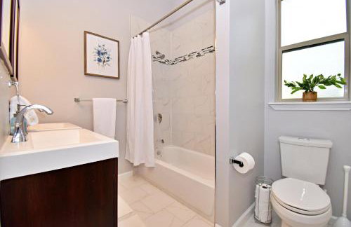 Private Hot Tub - Walk to Pearl - Pet Friendly 3BR - Foto 8