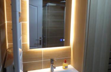 le chalet Cerdan - classé 3 étoiles - 5 personnes - 2 chambres- parking -garage-jardin-WIFI-rénové en 2023 - Foto 21