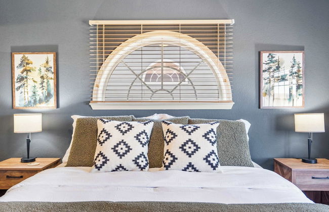 T Time Getaway - Overlooking Golf Views! - Photo 7