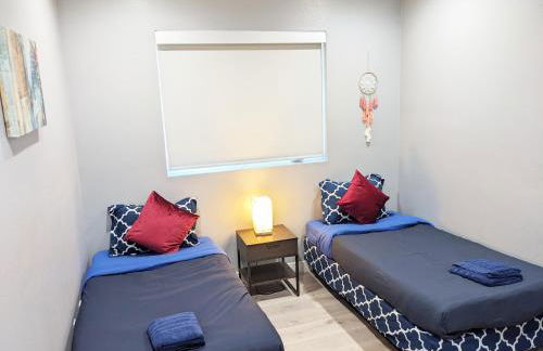 Lucky Charm 4 Bedroom Mid-City Apartment - Photo 36