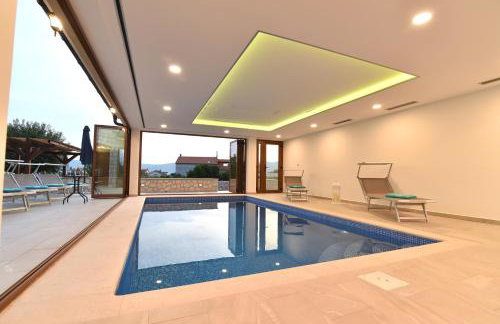 Villa Muskatel KRK -with heated covered pool - Photo 25