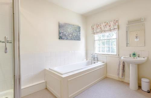 Pattiswick Hall - Photo 16