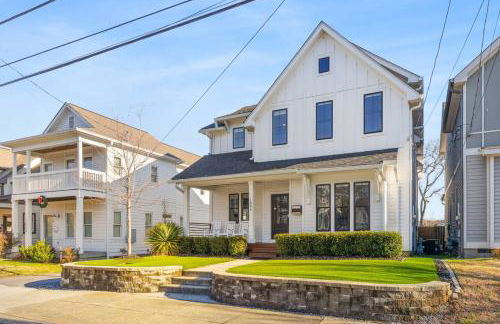 Modern House by Downtown with Garage and Fenced-in Yard - Foto 15