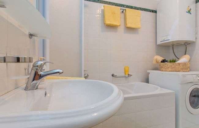 Spacious and Modern 1st Floor Apartment With Private Garage, Wi-fi - Foto 11