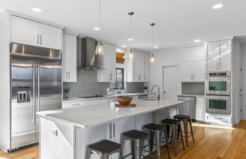 4BR Home with 4 Private Bathrooms 20 Min from Airport - Foto 25