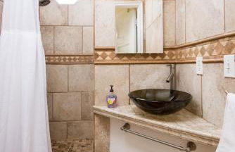 Peaceful Oasis, Walking Distance to Mpls Lakes - Foto 14