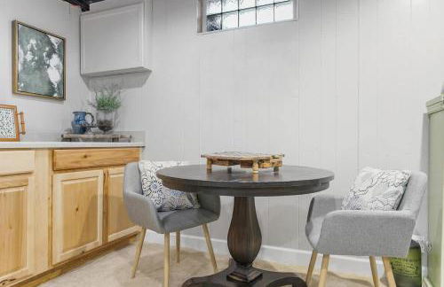 Colonial Cottage with Hot Tub & Sauna-Family Friendly - Photo 17