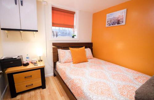 Elegant 2 Bedroom Suite w Modern Amenities - Foto 8