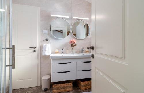 Luxury Stone Villa Smokvica, Heated Pool, Sauna, Jacuzzi, Sea View - Photo 31