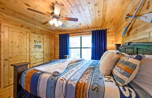 Hickory Bear - Cabin surrounded by pines, Sleeps 10, Hot Tub, Fire Pit, Arcade, Foosball Table & Deck Slide - Photo 44