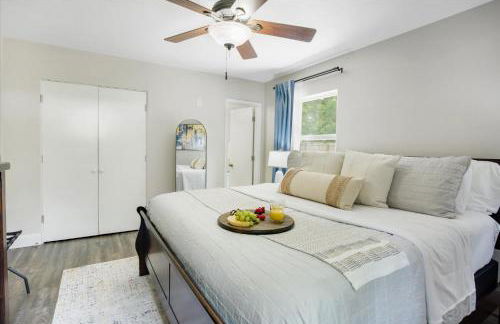 The Canopy on 10th - Game Room , Pets , Pergola - Photo 2