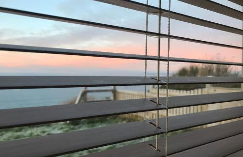 Romantic cliff top chalet at Whitsand Bay beach - Photo 41