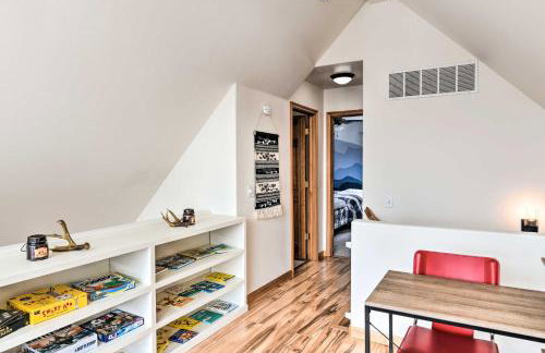 Alaskan Mountain Gem with Private Hot Tub and Gym! - Foto 21