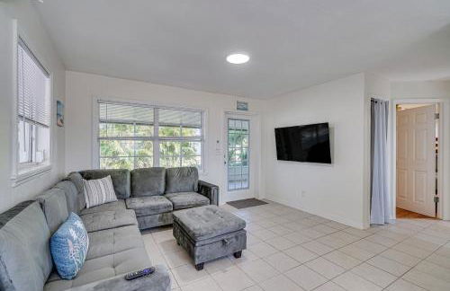 1 Mi to Boat Ramp Bokeelia Home with Screened Patio - Foto 5