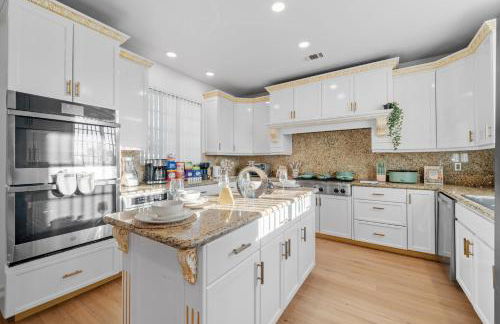 Entire Private Home with 4 Bedrooms 2 Bathrooms, Pool, View, 4 Parking, King Bed, Big Yard, Available Now - Foto 23