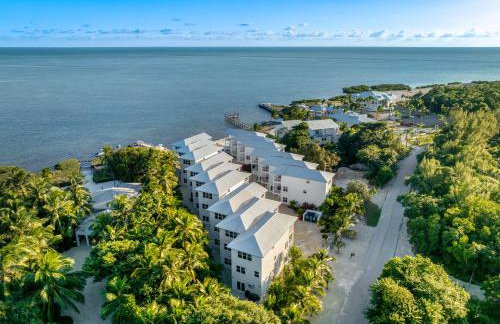 Oceanfront Oasis BBQ Patio, Free Dock, Pool and Secret Speakeasy - Foto 15