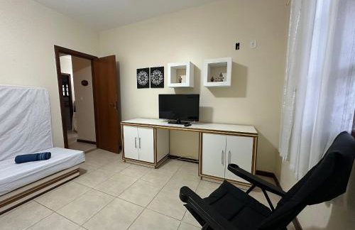 Casarão com quintal na quadra da praia | ROCM1217 - Foto 25