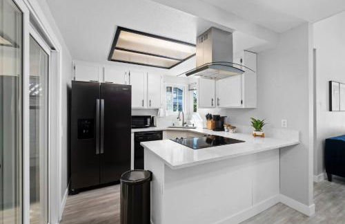 Lux Modern Pet Friendly | Pool | Hot Tub | Tennis - Photo 24