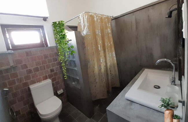 Galle Large Serviced Villa Near Beaches & Fort - Photo 16