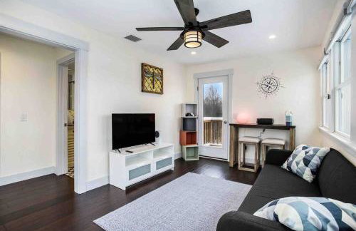 Cheerful Sister Lakes 4 BDR Lake Hse w/ Hot tub. - Foto 18