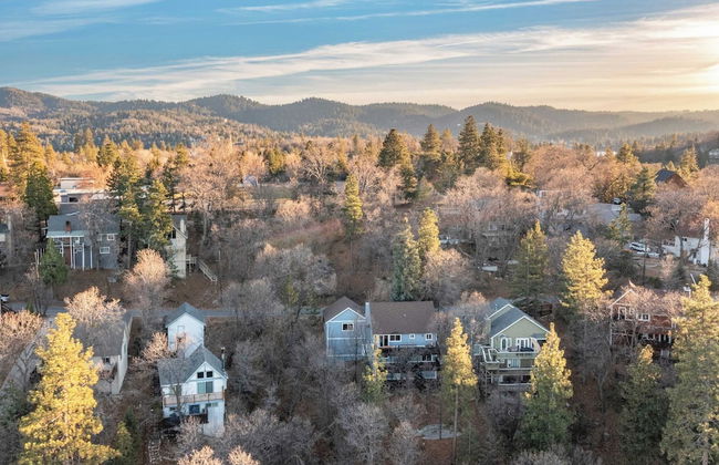 Blue Spruce by Avantstay Cozy Home w/ Dual Decks - Foto 12