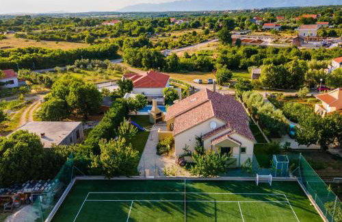 Villa Field Hill with Swimming Pool and Tennis Court - Foto 2