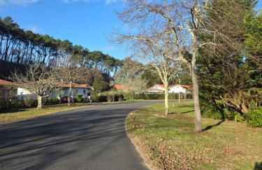 Logement neuf tout équipé, climatisé avec terrasse, barbecue, proche du bourg et des plages océanes, WIFI, linge et ménage compris - Foto 11