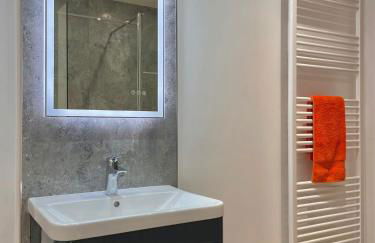 Bright 2-bedroom apartment with parking in Montrose - Photo 24