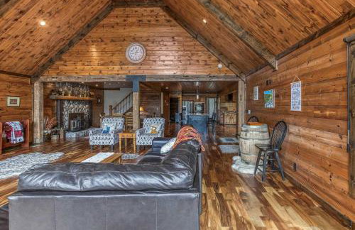 Mountain retreat w 2 fireplaces & lake - Foto 10