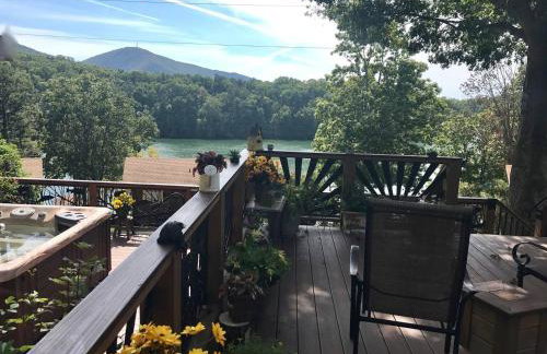 Lake Escape to an Elegant 4 Br Home - Foto 9