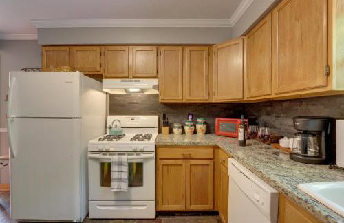 Blue Ridge Getaway with Hot Tub and Seasonal View! - Foto 13