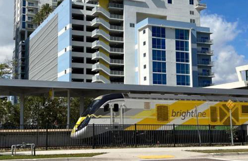 Stylish City Place WPB Escape King Bed and Den - Foto 42