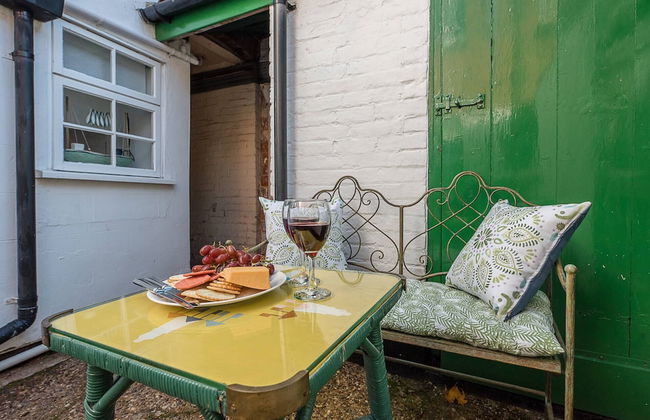 Bonheur, 16 Bartholomew Green, Southwold - Photo 34