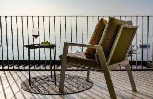 SalvatoreHomes - Luxurious Dreamview Waterfront Apartment in Torri del Benaco with Pool - Casa Azura - a 5 Star Luxury Collection at Lake Garda - Foto 18