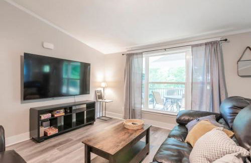 Cozy 3BR Country Retreat with Porch Games & Modern Comforts - Foto 18