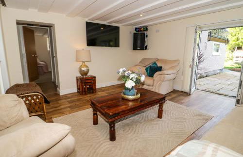 Plas Eithin - Photo 5