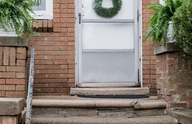 Gather Around the Mid-century Table at a Tranquil Haven - Foto 24