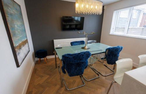 Uber Stylish 3 bedroom home off Road parking near town centre and Bike Park Wales - Photo 22