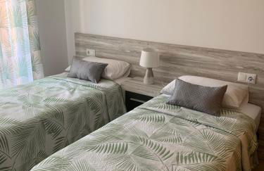 Luxury 2 bedroom 2 bathroom South facing second floor apartment - Foto 20