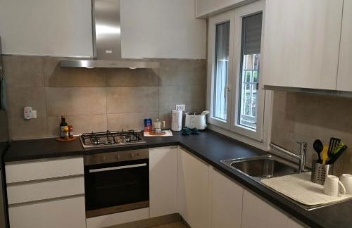 Grigio Perla Panigale, villetta con giardino, 3 camere, parcheggio privato fino 3 posti auto - Un oasi di tranquillità - Vicina all'Aeroporto, Unipol Arena e Fiera - Photo 6