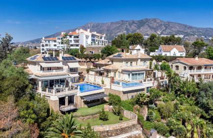 Infinity pool mansion by Costarentals - Ref 85 - Photo 58