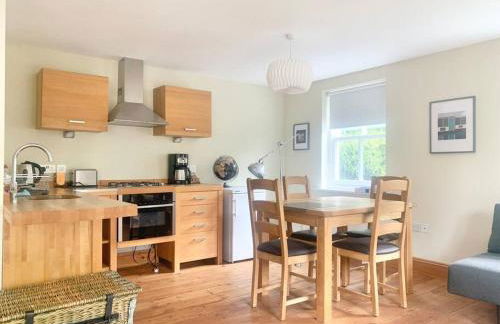 Delightful Ely house Bright and warm with cathedral view - Photo 10