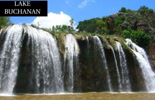 Entire 2br 2ba hilltop view home Sleeps 8 pets 4 acres Jacuzzi Central AC Kingbeds Office Free WiFi Parking Full Kitchen Refrigerator Washer Dryer Furnished Three 3 Large Sunset Dining Patios Grill Stovetop Oven Hiking Wildlife Firepit Quiet very Secluded - Foto 75